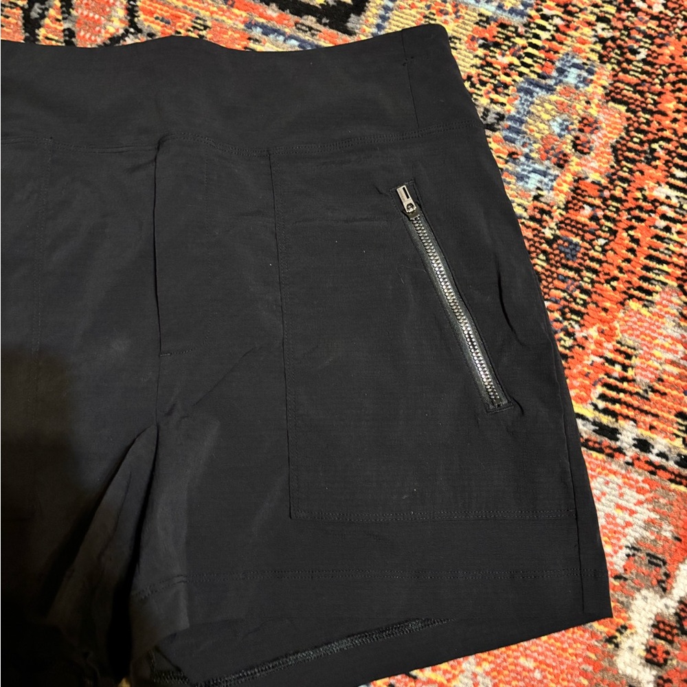 Athleta Trekkie North Midrise Shorts size 6 - Picture 5 of 6